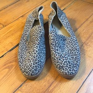 Women’s 7.5 Lucky Brand Leopard print flats